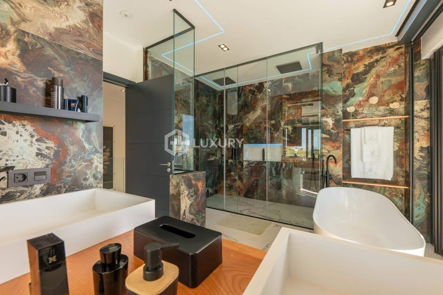 4 bedroom Villa for sale in Costa Adeje with pool garage - € 3,500,000 (Ref: 9264373)