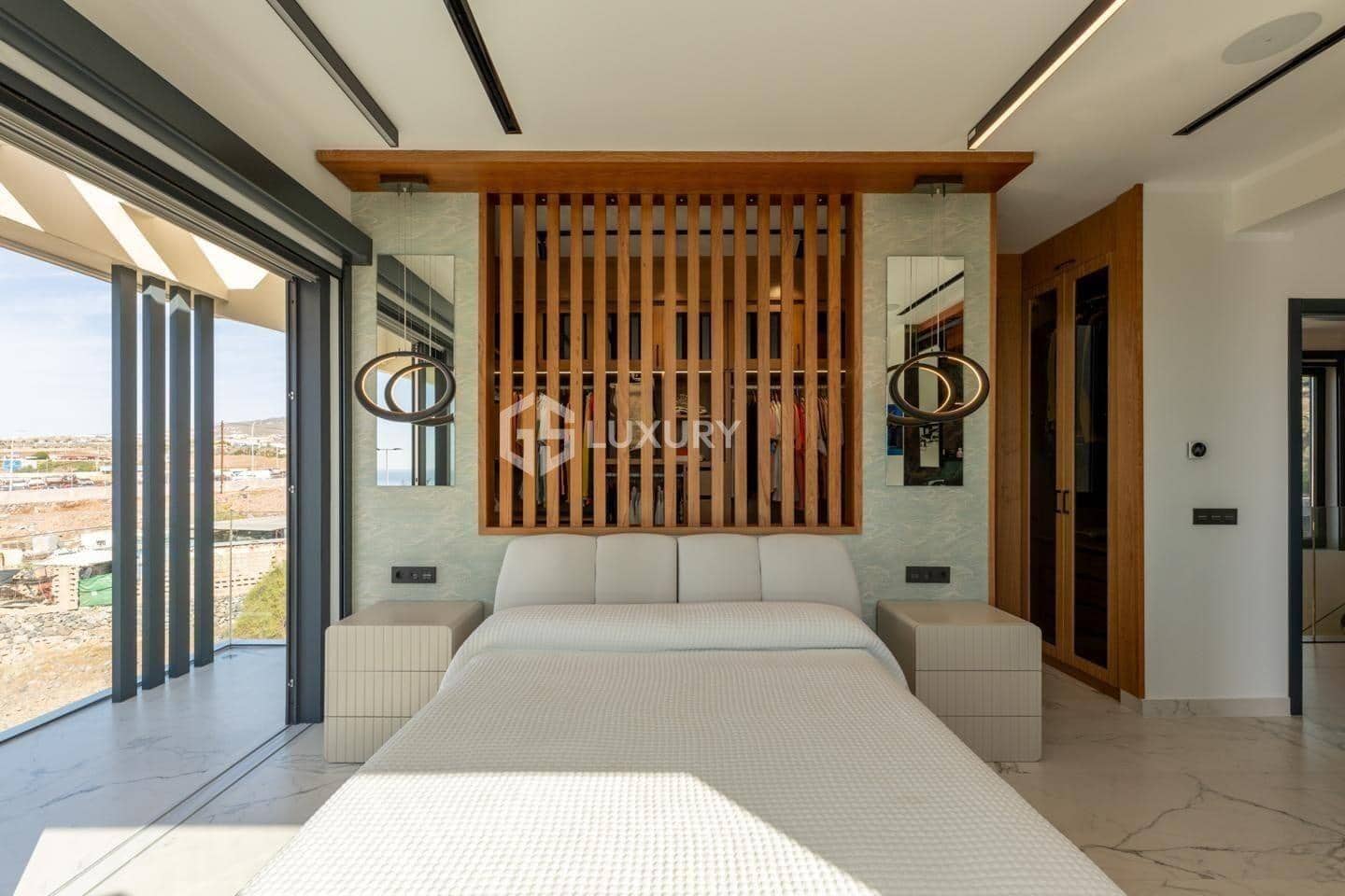 4 bedroom Villa for sale in Costa Adeje with pool garage - € 3,500,000 (Ref: 9264373)