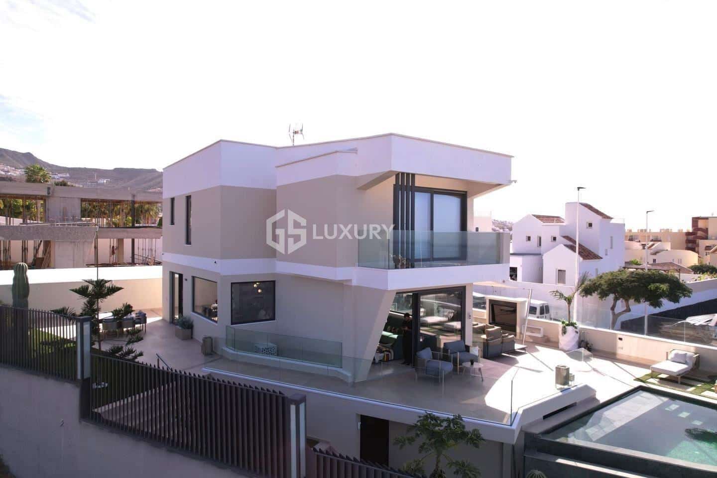 4 bedroom Villa for sale in Costa Adeje with pool garage - € 3,500,000 (Ref: 9264373)