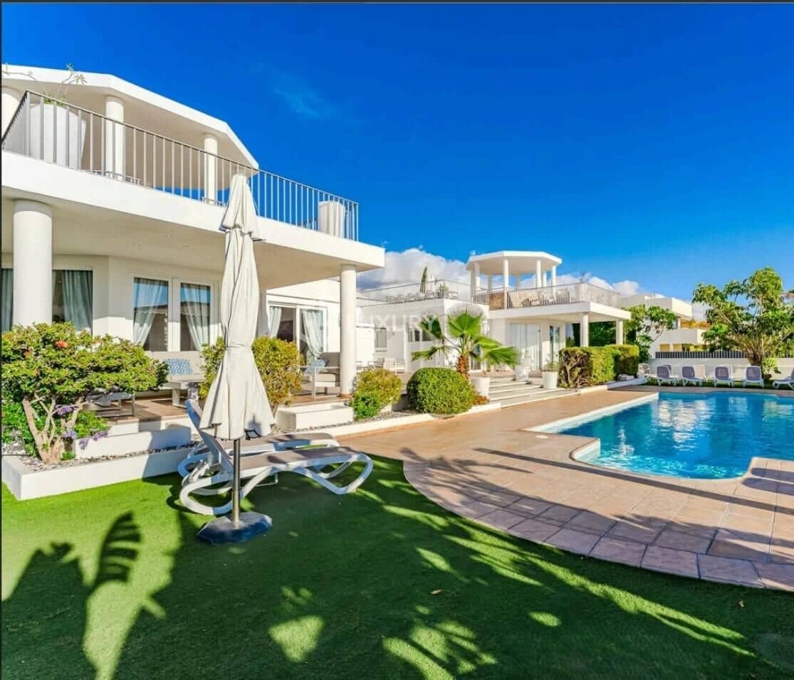 12 soverom Villa til salgs i Playa Paraiso med svømmebasseng garasje - € 4 000 000 (Ref: 9276540)