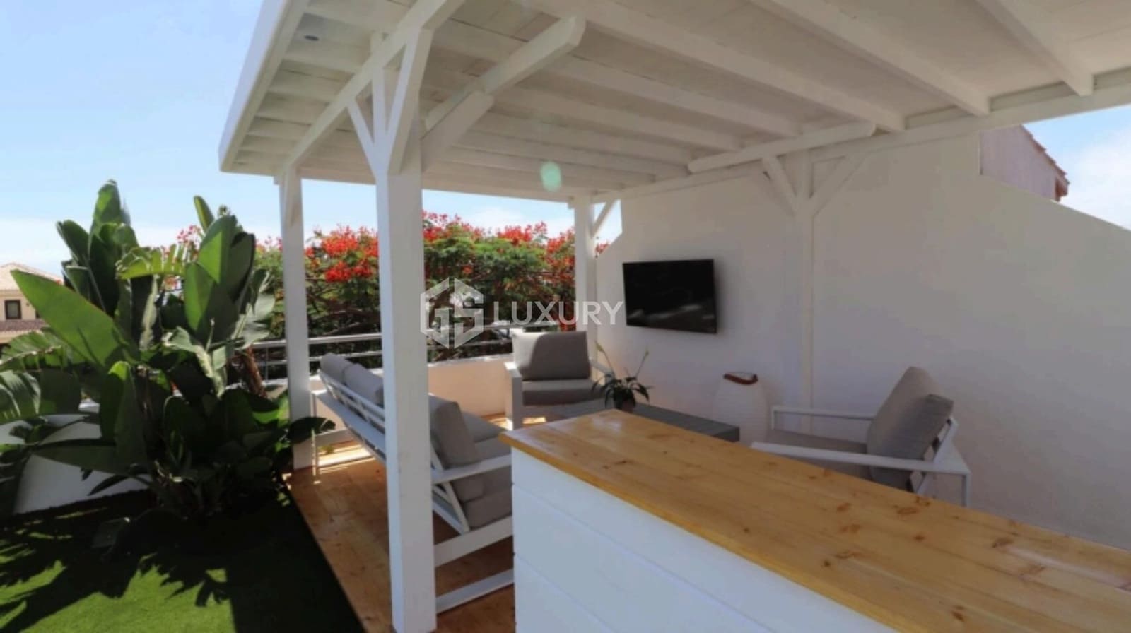 12 soverom Villa til salgs i Playa Paraiso med svømmebasseng garasje - € 4 000 000 (Ref: 9276540)