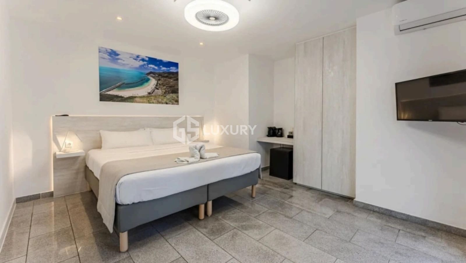 12 soverom Villa til salgs i Playa Paraiso med svømmebasseng garasje - € 4 000 000 (Ref: 9276540)