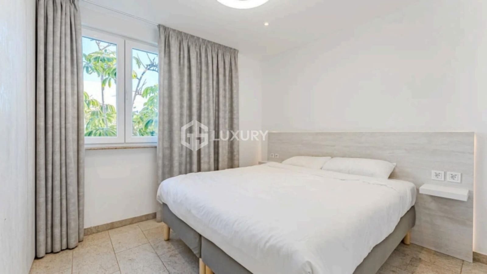 12 soverom Villa til salgs i Playa Paraiso med svømmebasseng garasje - € 4 000 000 (Ref: 9276540)