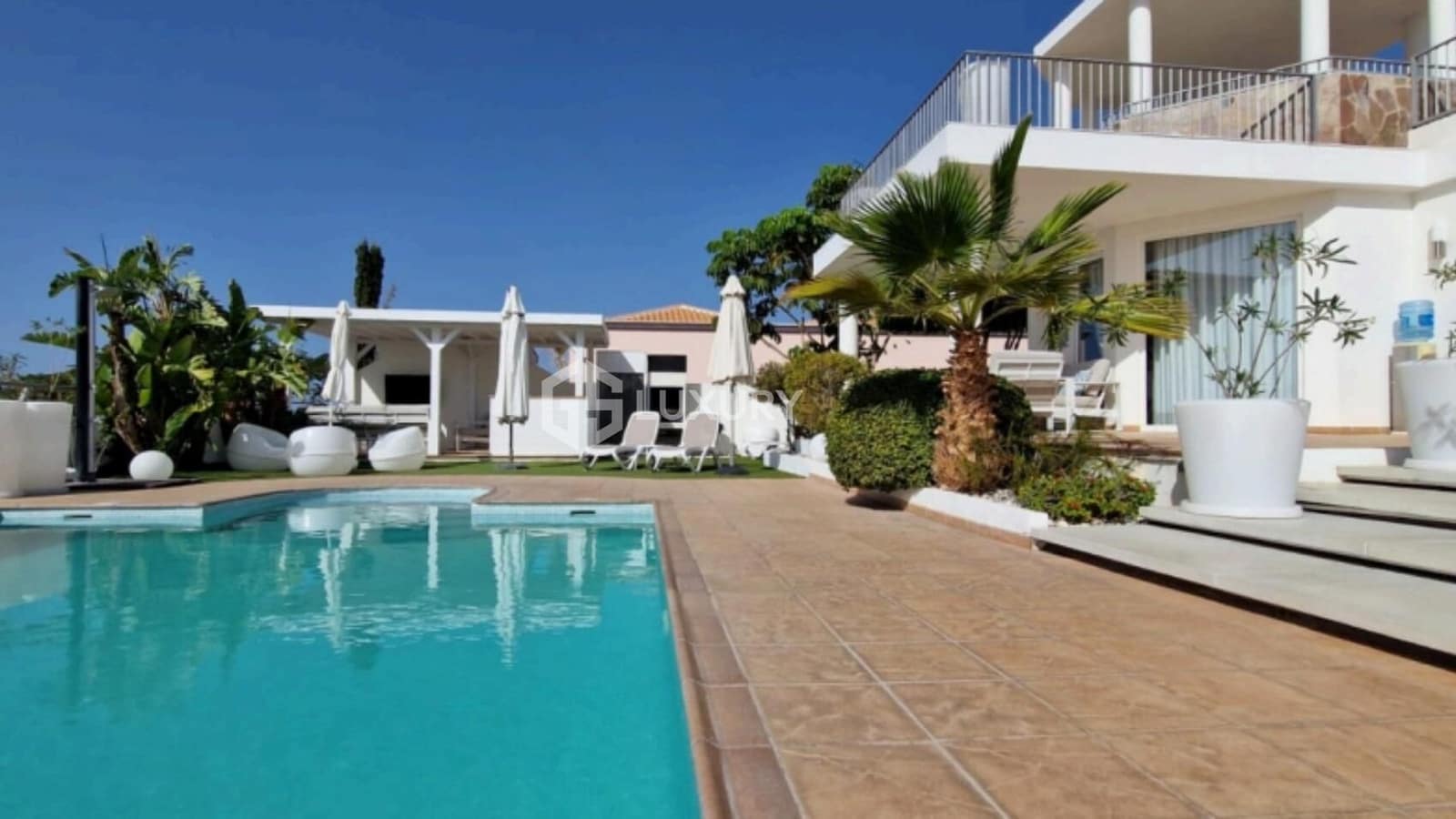 12 soverom Villa til salgs i Playa Paraiso med svømmebasseng garasje - € 4 000 000 (Ref: 9276540)