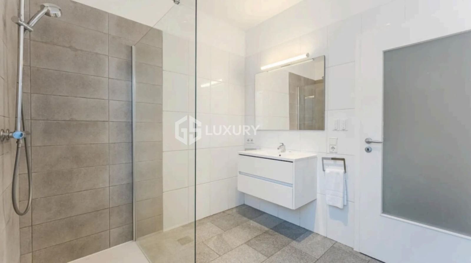 12 soverom Villa til salgs i Playa Paraiso med svømmebasseng garasje - € 4 000 000 (Ref: 9276540)