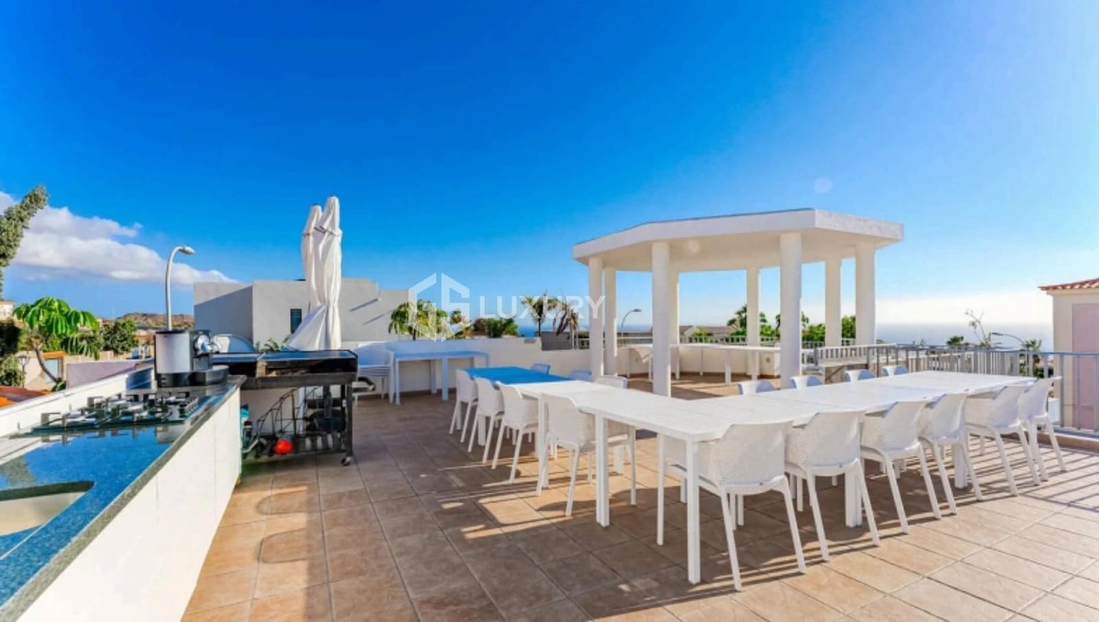 12 soverom Villa til salgs i Playa Paraiso med svømmebasseng garasje - € 4 000 000 (Ref: 9276540)