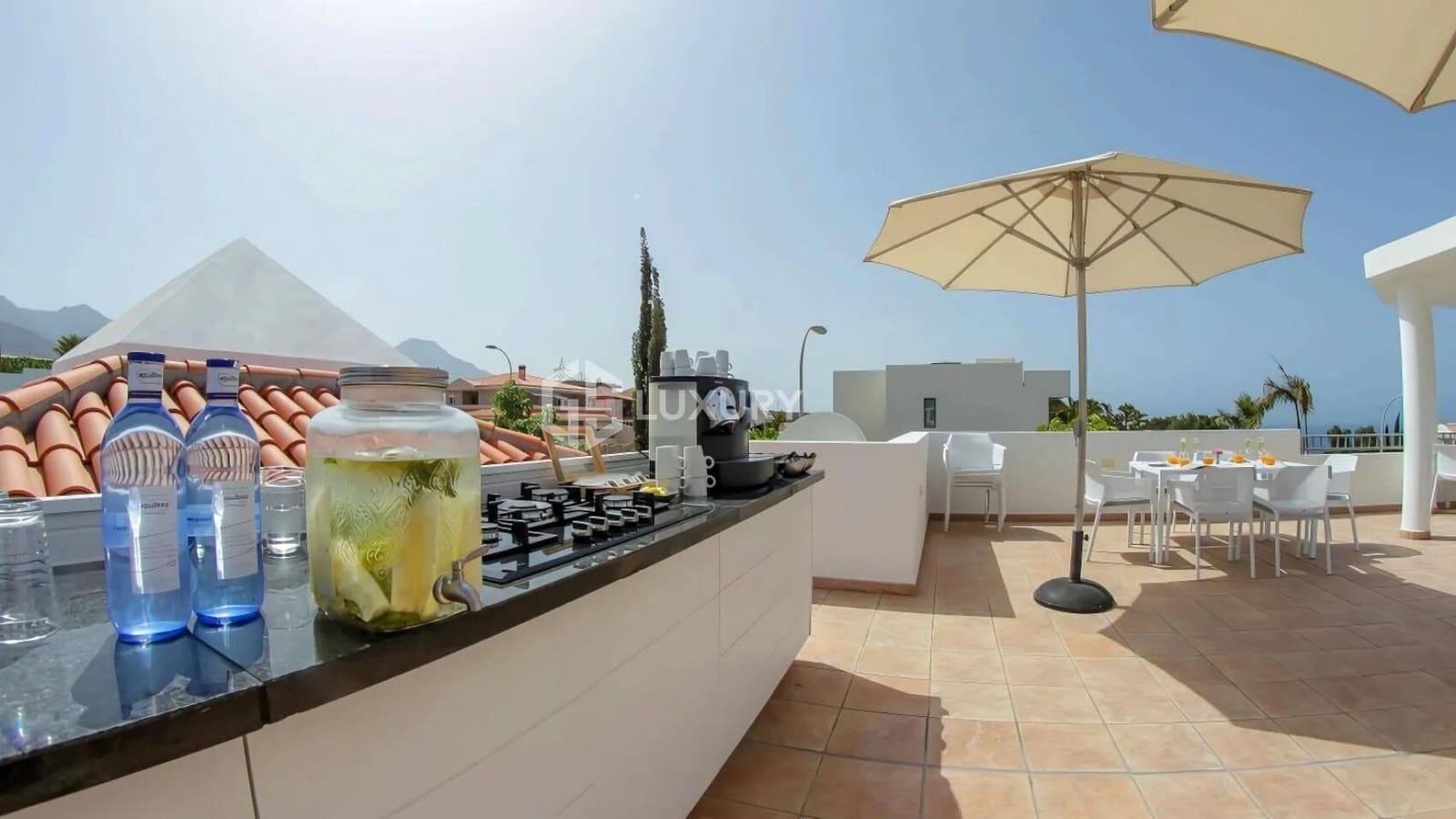 12 soverom Villa til salgs i Playa Paraiso med svømmebasseng garasje - € 4 000 000 (Ref: 9276540)