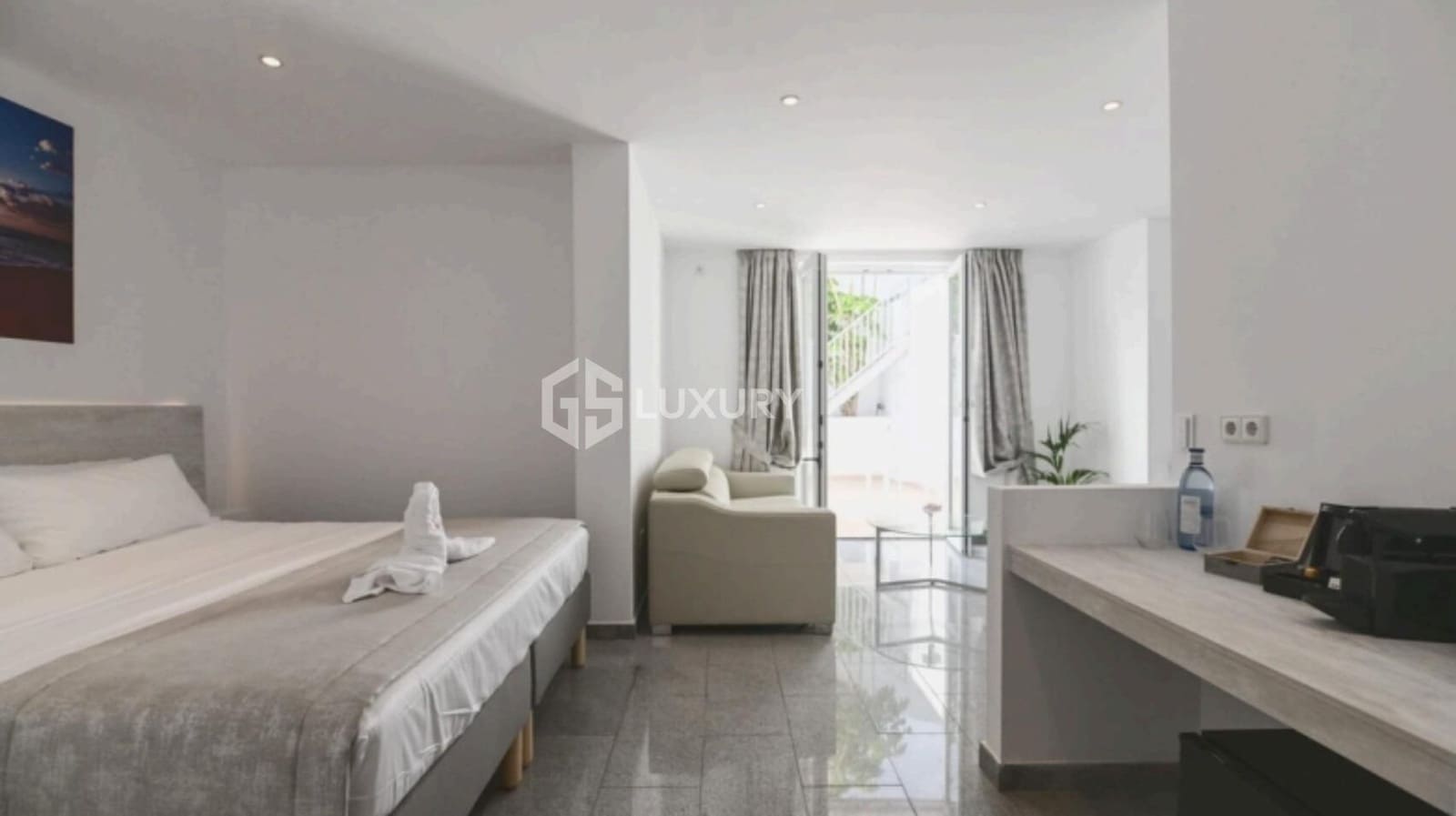 12 soverom Villa til salgs i Playa Paraiso med svømmebasseng garasje - € 4 000 000 (Ref: 9276540)