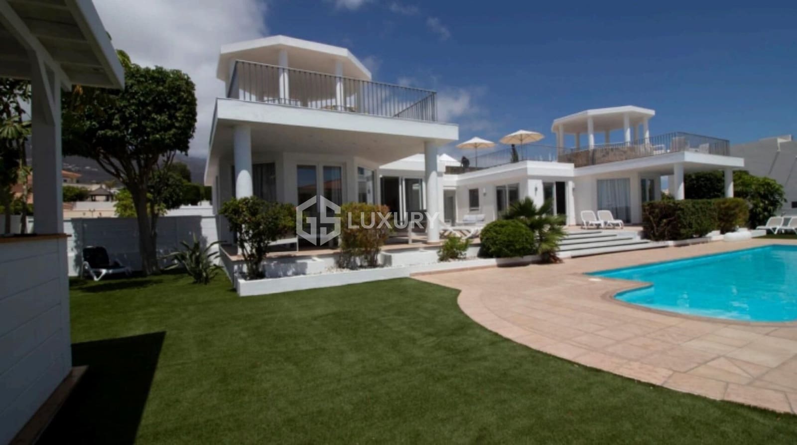 12 soverom Villa til salgs i Playa Paraiso med svømmebasseng garasje - € 4 000 000 (Ref: 9276540)