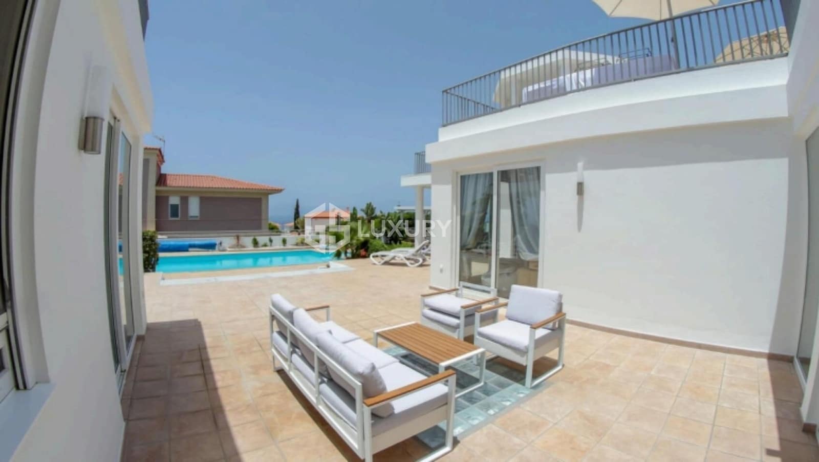 12 soverom Villa til salgs i Playa Paraiso med svømmebasseng garasje - € 4 000 000 (Ref: 9276540)