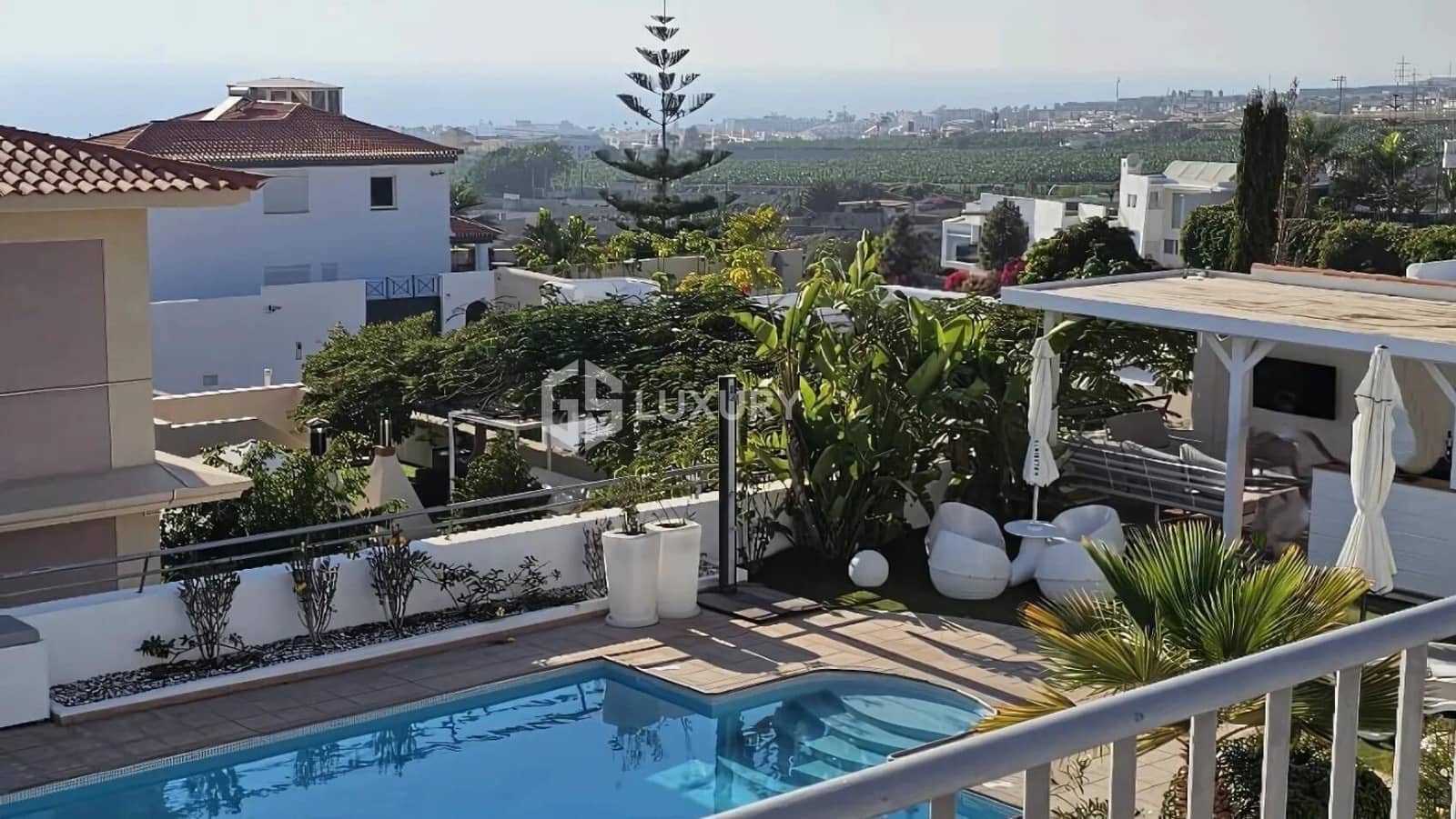 12 soverom Villa til salgs i Playa Paraiso med svømmebasseng garasje - € 4 000 000 (Ref: 9276540)