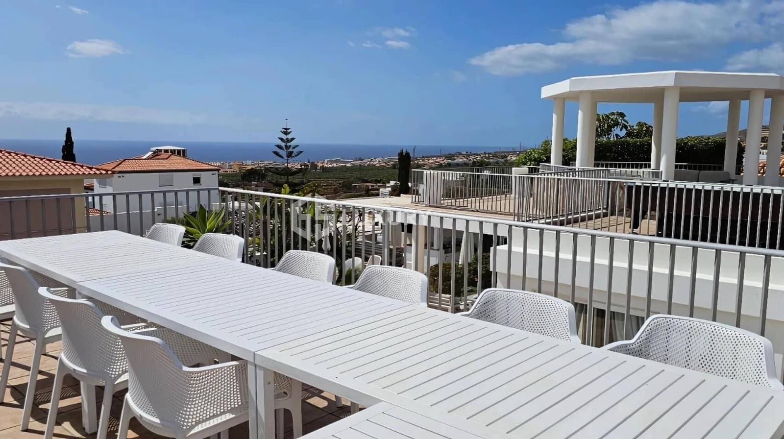 12 soverom Villa til salgs i Playa Paraiso med svømmebasseng garasje - € 4 000 000 (Ref: 9276540)