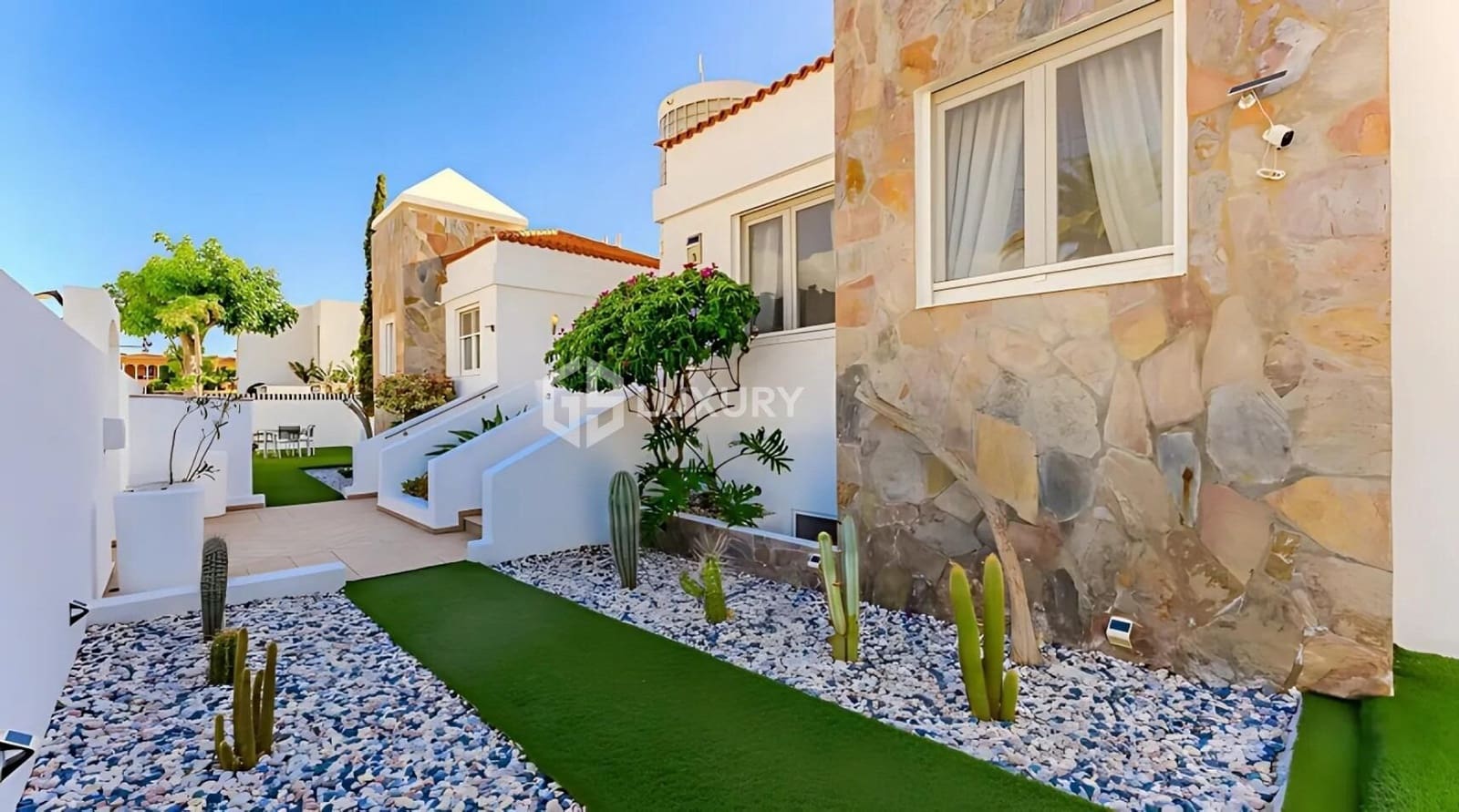 12 soverom Villa til salgs i Playa Paraiso med svømmebasseng garasje - € 4 000 000 (Ref: 9276540)