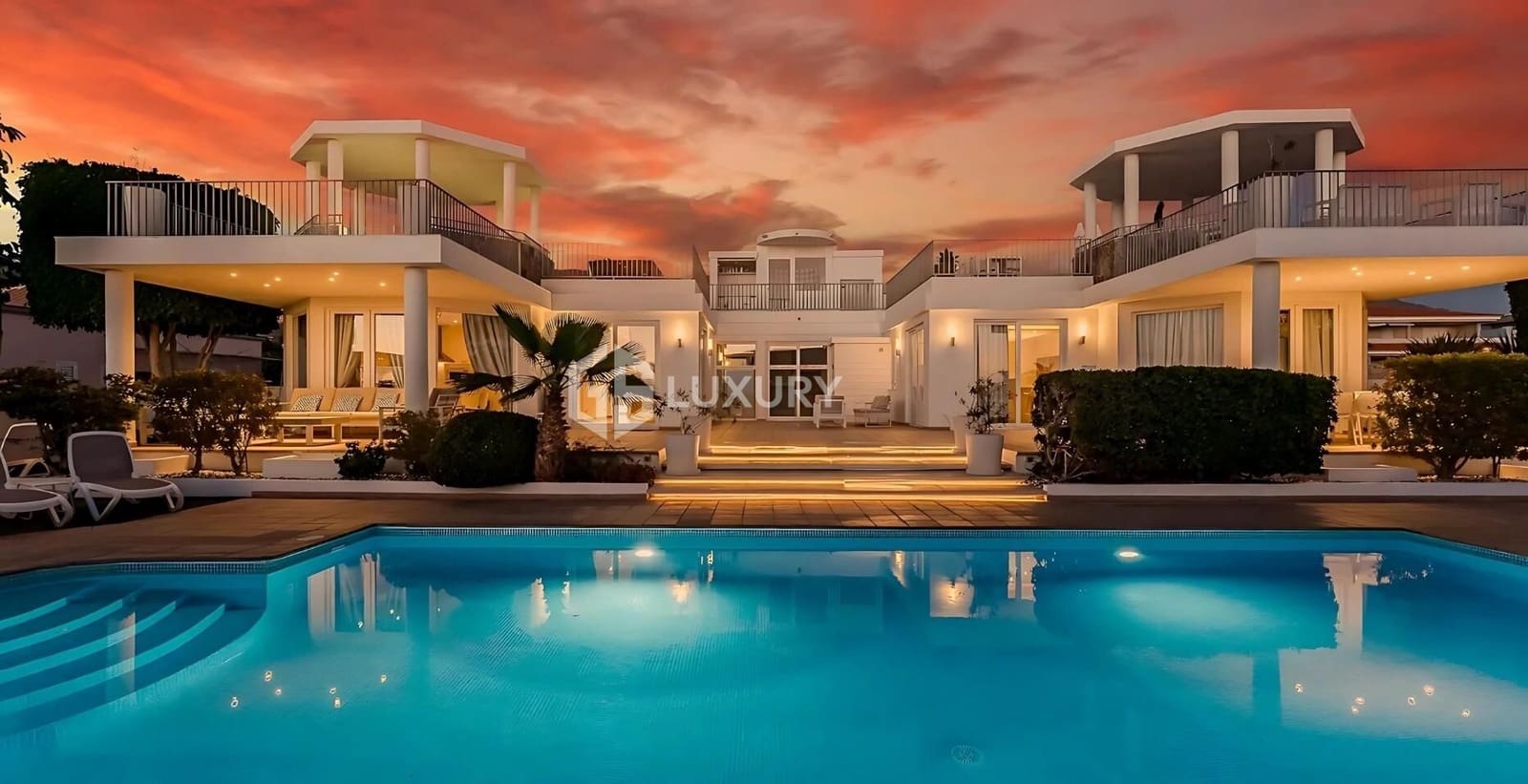 12 soverom Villa til salgs i Playa Paraiso med svømmebasseng garasje - € 4 000 000 (Ref: 9276540)