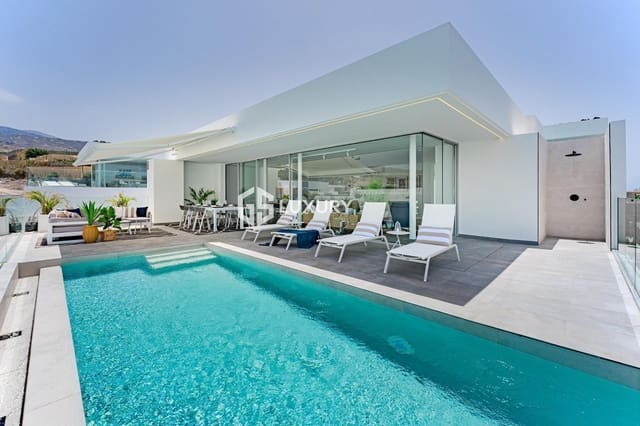 Chalet de 3 habitaciones en Callao Salvaje, Adeje en venta con piscina garaje - 1.749.000 € (Ref: 9282403)
