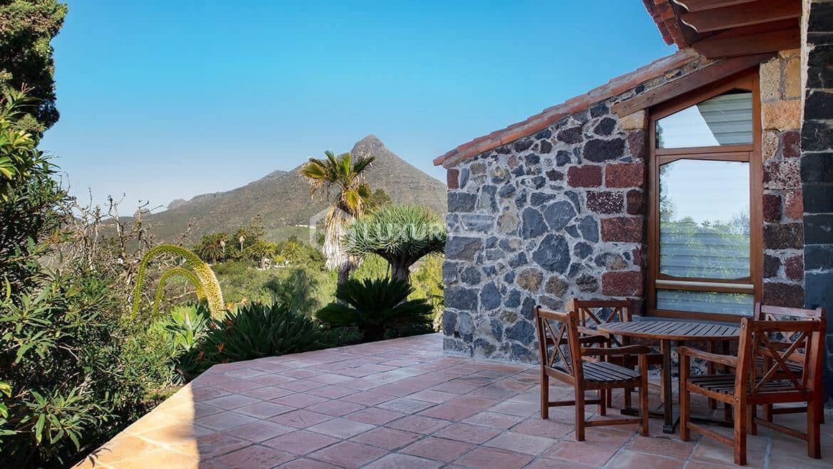 3 slaapkamer Villa te koop in Arona met zwembad garage - € 2.800.000 (Ref: 9282404)