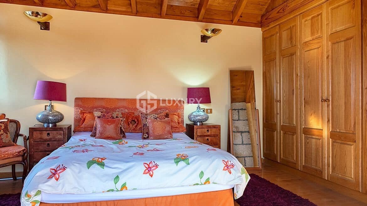 3 slaapkamer Villa te koop in Arona met zwembad garage - € 2.800.000 (Ref: 9282404)