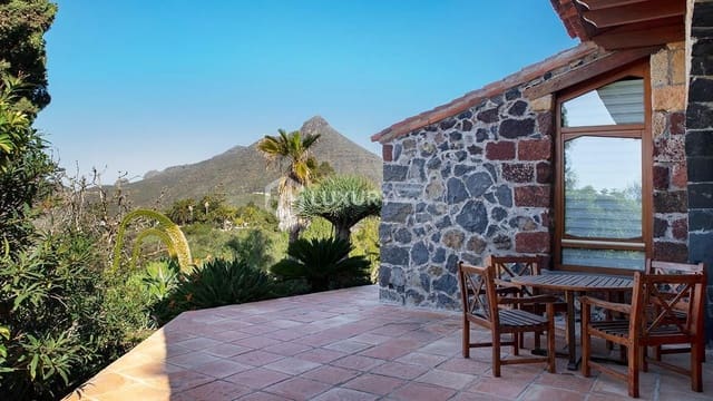 3 slaapkamer Villa te koop in Arona met zwembad garage - € 2.800.000 (Ref: 9282404)