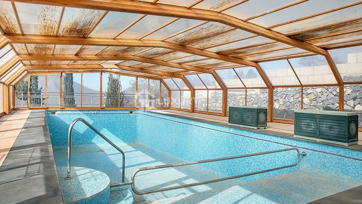 3 slaapkamer Villa te koop in Arona met zwembad garage - € 2.800.000 (Ref: 9282404)