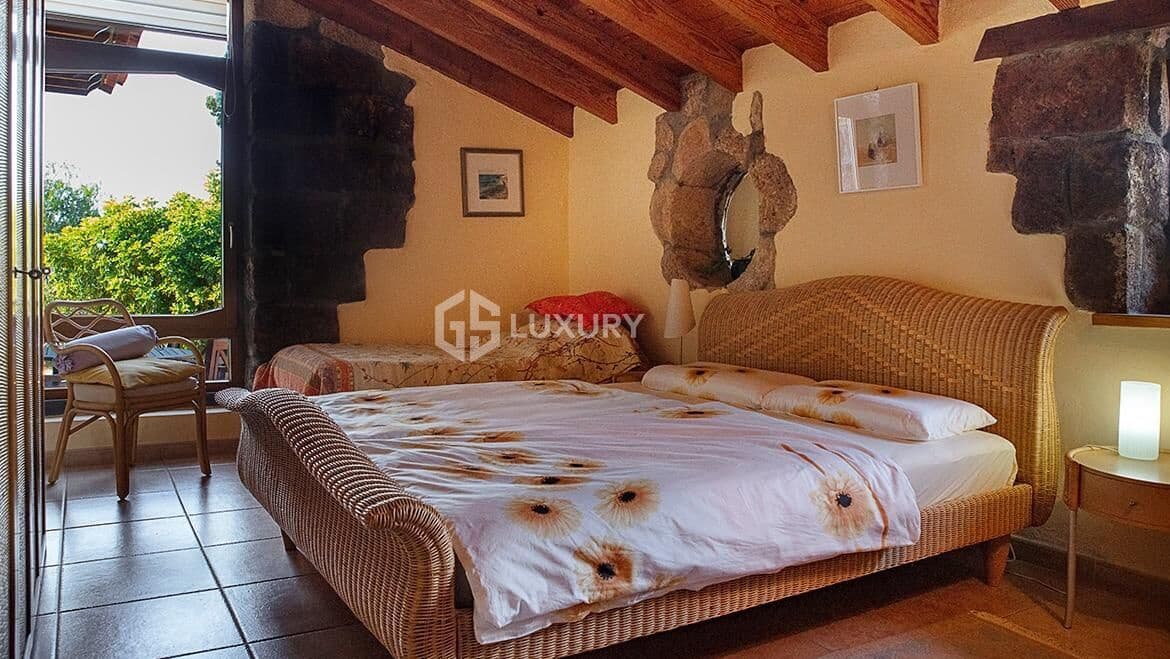 3 slaapkamer Villa te koop in Arona met zwembad garage - € 2.800.000 (Ref: 9282404)