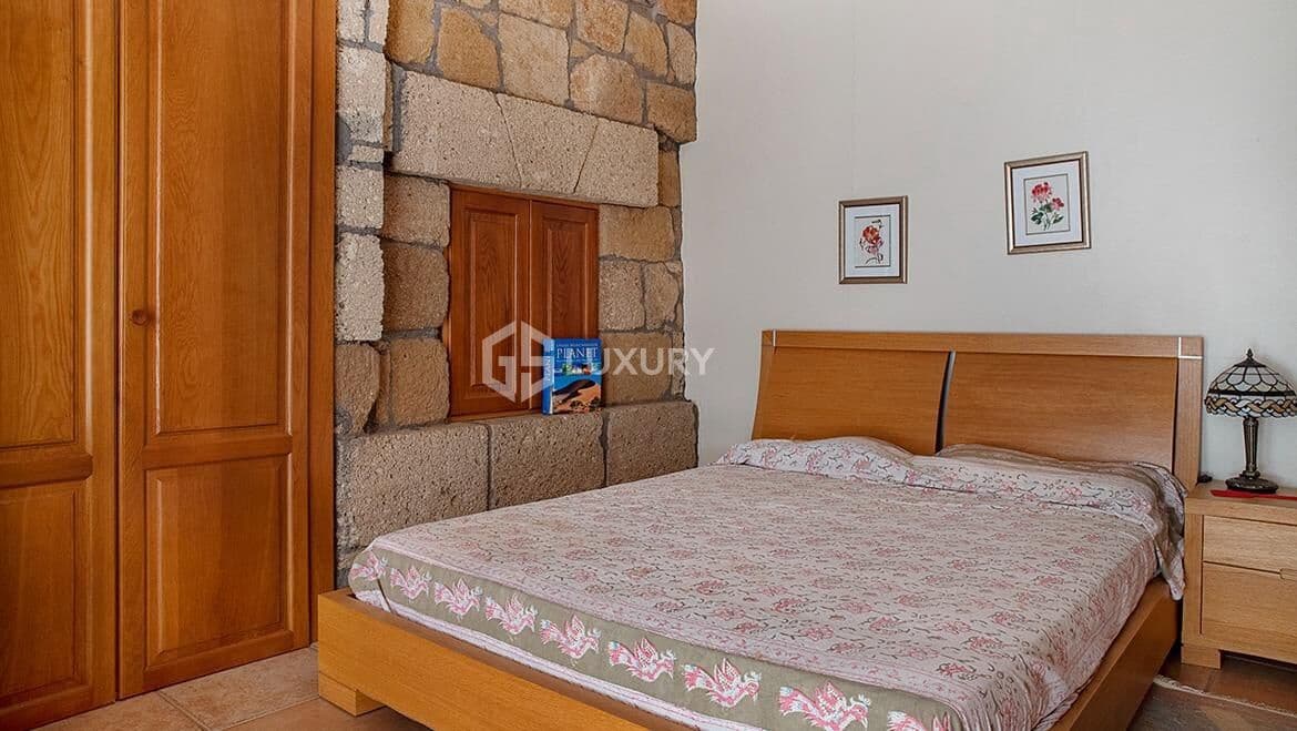 3 slaapkamer Villa te koop in Arona met zwembad garage - € 2.800.000 (Ref: 9282404)