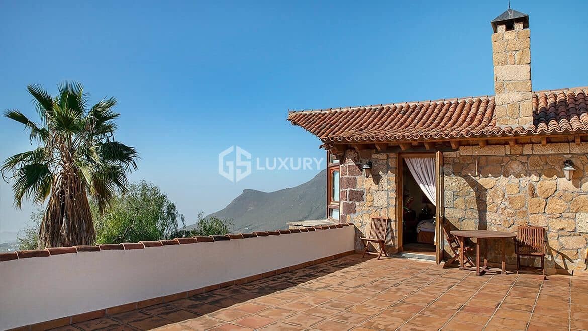 3 slaapkamer Villa te koop in Arona met zwembad garage - € 2.800.000 (Ref: 9282404)