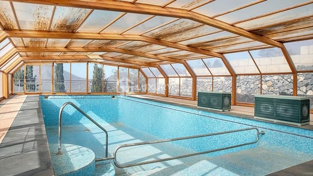 3 slaapkamer Villa te koop in Arona met zwembad garage - € 2.800.000 (Ref: 9282404)