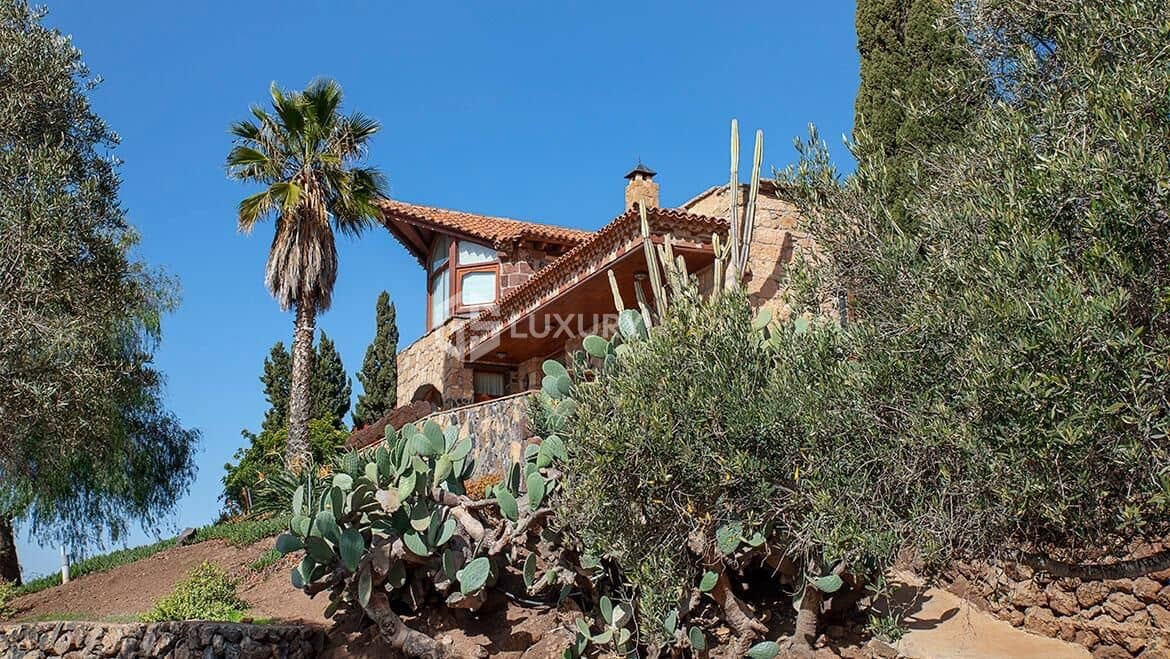 3 slaapkamer Villa te koop in Arona met zwembad garage - € 2.800.000 (Ref: 9282404)