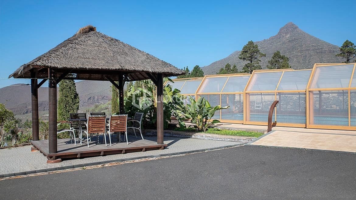 3 slaapkamer Villa te koop in Arona met zwembad garage - € 2.800.000 (Ref: 9282404)