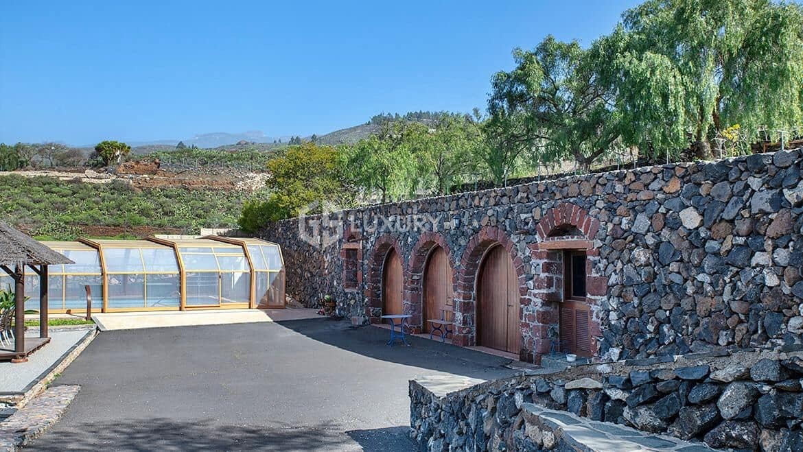 3 slaapkamer Villa te koop in Arona met zwembad garage - € 2.800.000 (Ref: 9282404)