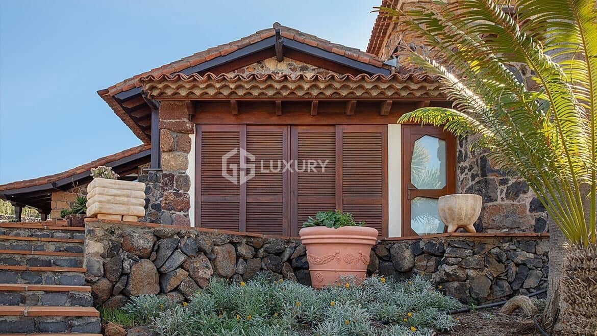 3 slaapkamer Villa te koop in Arona met zwembad garage - € 2.800.000 (Ref: 9282404)