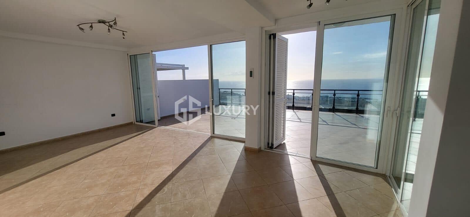 3 chambre Villa/Maison Mitoyenne à vendre à San Eugenio avec piscine garage - 850 000 € (Ref: 9301243)