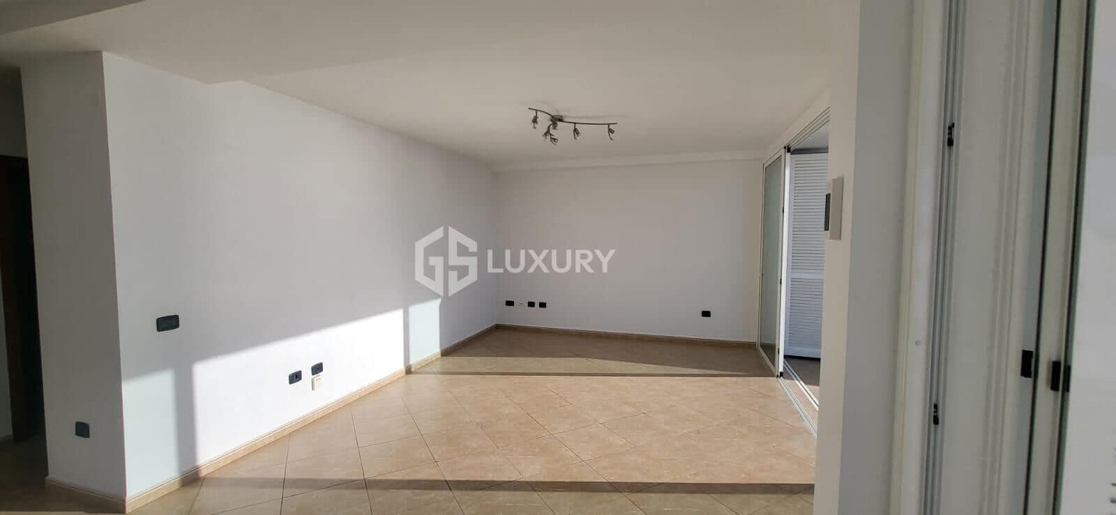 3 chambre Villa/Maison Mitoyenne à vendre à San Eugenio avec piscine garage - 850 000 € (Ref: 9301243)