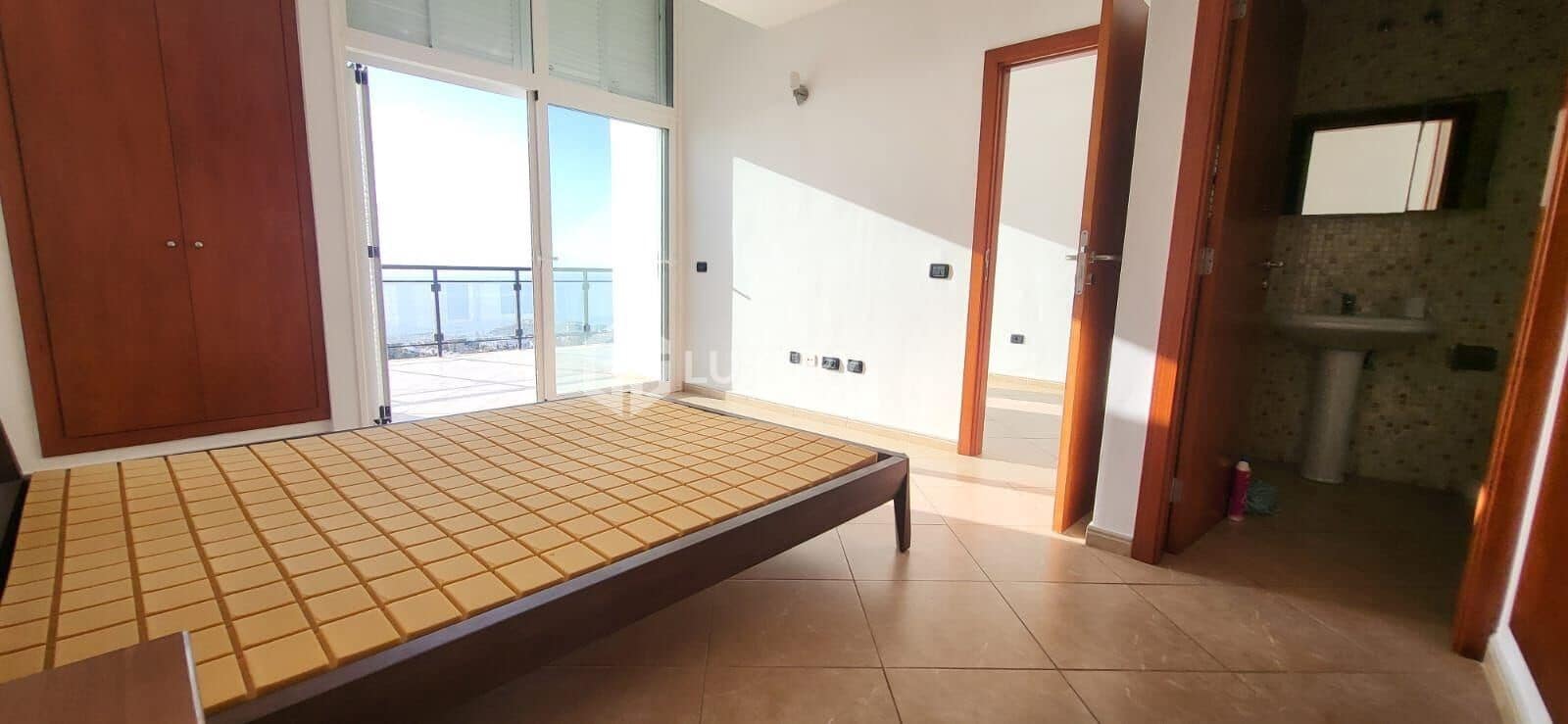 3 chambre Villa/Maison Mitoyenne à vendre à San Eugenio avec piscine garage - 850 000 € (Ref: 9301243)