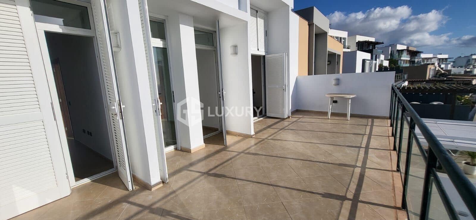 3 chambre Villa/Maison Mitoyenne à vendre à San Eugenio avec piscine garage - 850 000 € (Ref: 9301243)