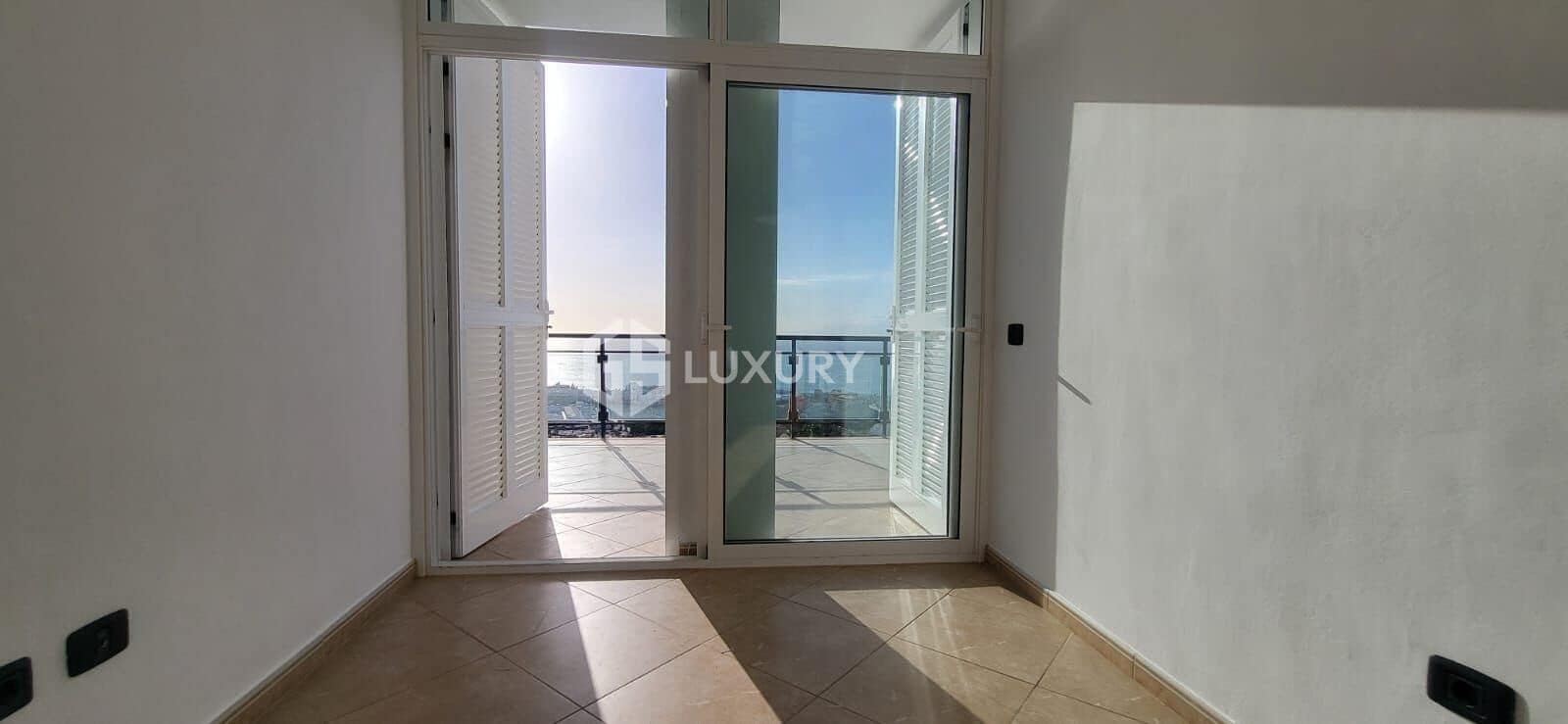 3 chambre Villa/Maison Mitoyenne à vendre à San Eugenio avec piscine garage - 850 000 € (Ref: 9301243)