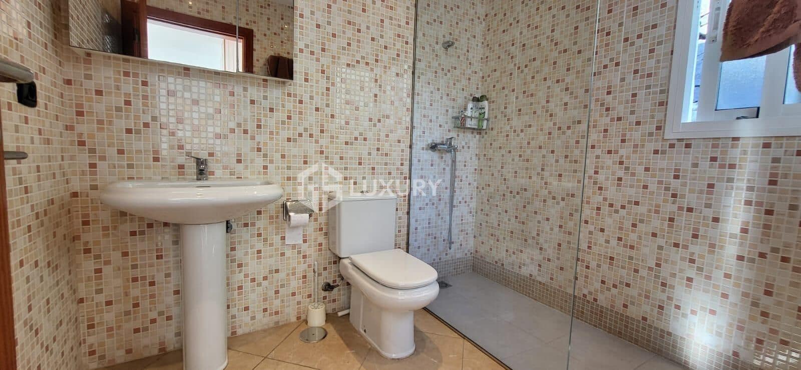 3 chambre Villa/Maison Mitoyenne à vendre à San Eugenio avec piscine garage - 850 000 € (Ref: 9301243)