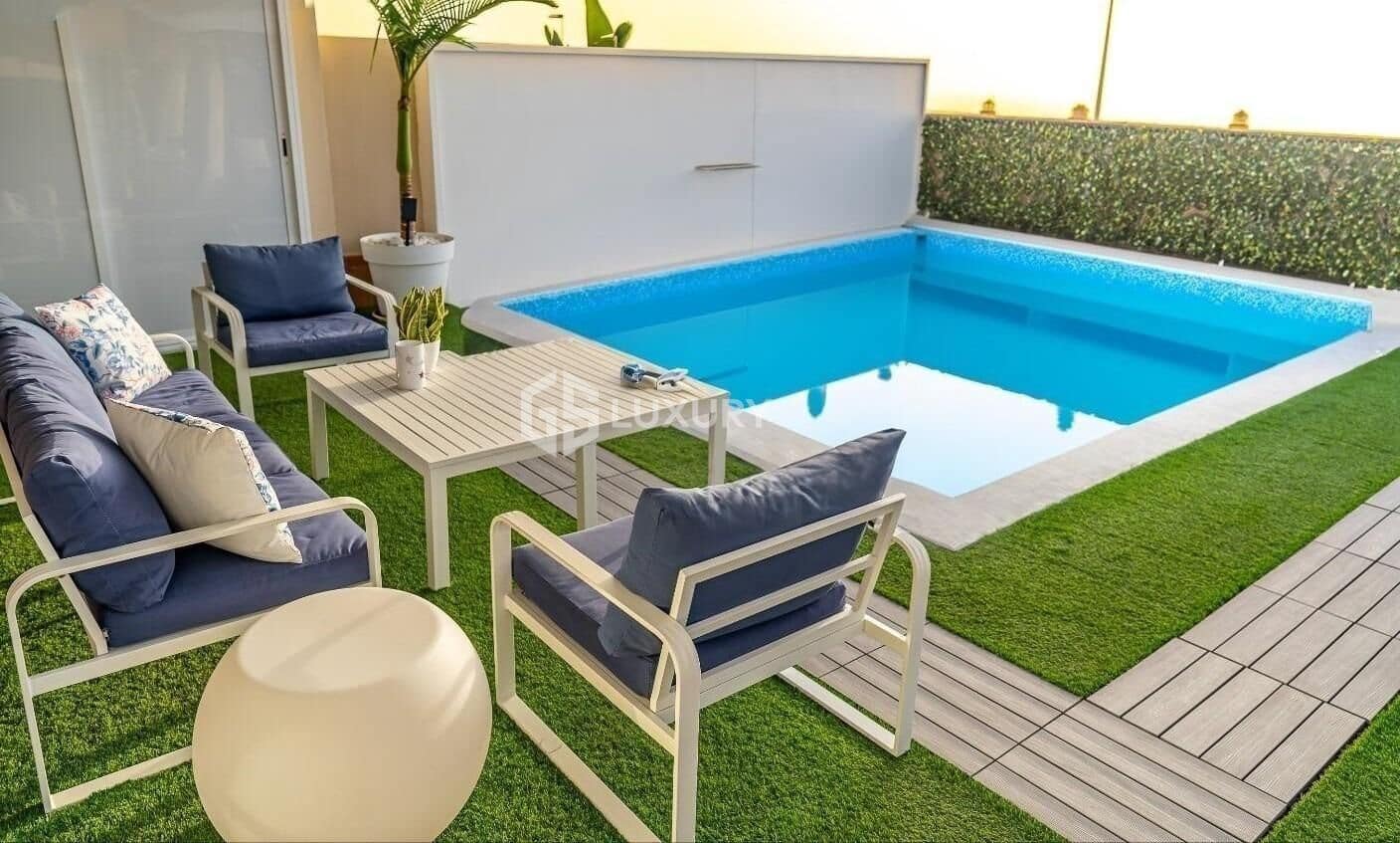 3 soveværelse Semi-Rækkehus til salg i Puerto Santiago med swimmingpool garage - € 1.500.000 (Ref: 9308699)