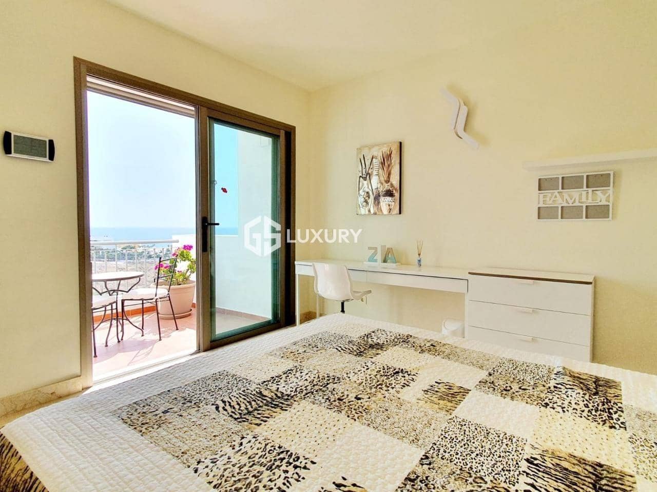 2 bedroom Penthouse for sale in La Caleta Adeje with pool garage - € 850,000 (Ref: 9322080)