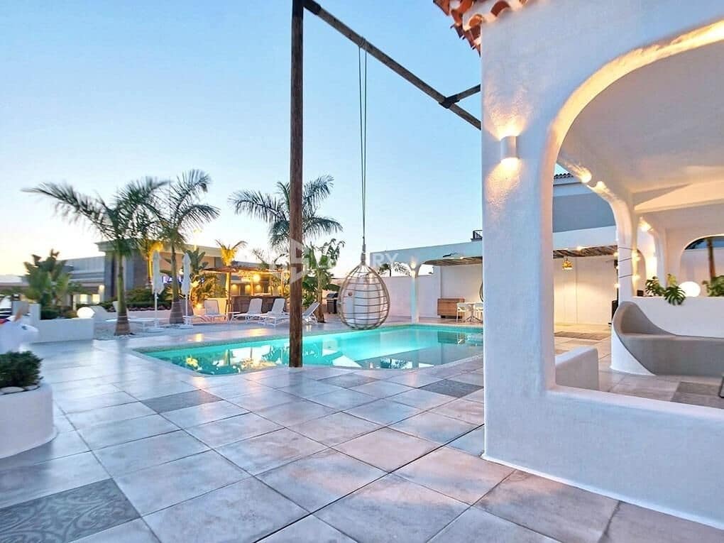 7 sovrum Villa till salu i Puerto Santiago med pool garage - 2 300 000 € (Ref: 9322627)