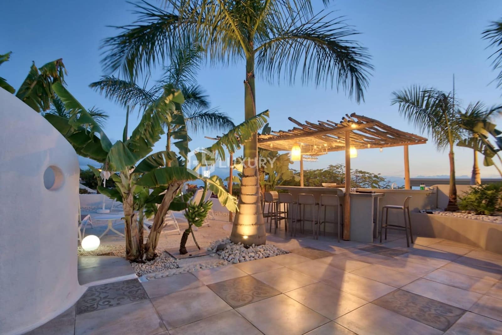 7 sovrum Villa till salu i Puerto Santiago med pool garage - 2 300 000 € (Ref: 9322627)