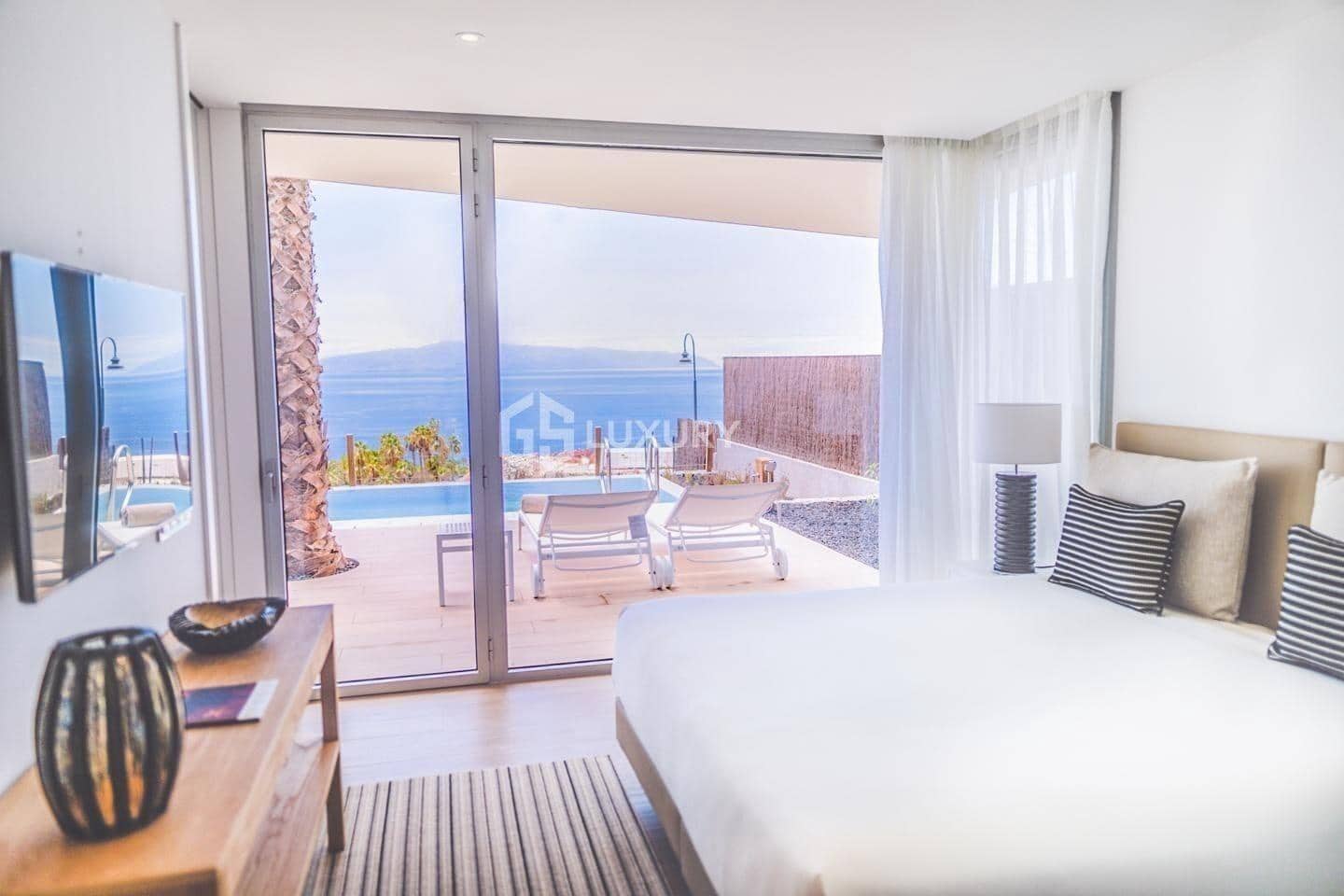 3 chambre Villa/Maison à vendre à Guia de Isora avec piscine garage - 2 100 000 € (Ref: 9341413)