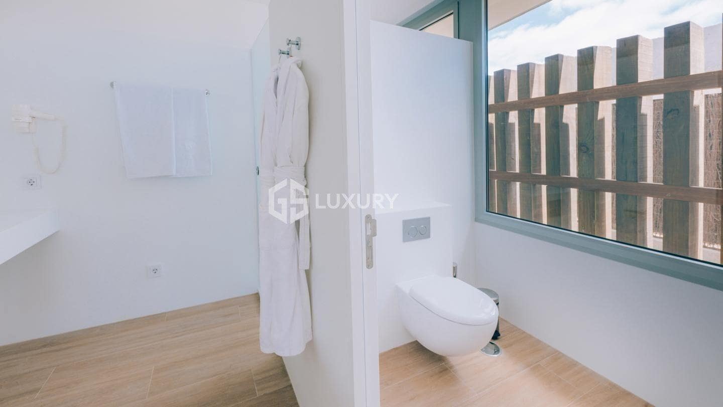 3 chambre Villa/Maison à vendre à Guia de Isora avec piscine garage - 2 100 000 € (Ref: 9341413)