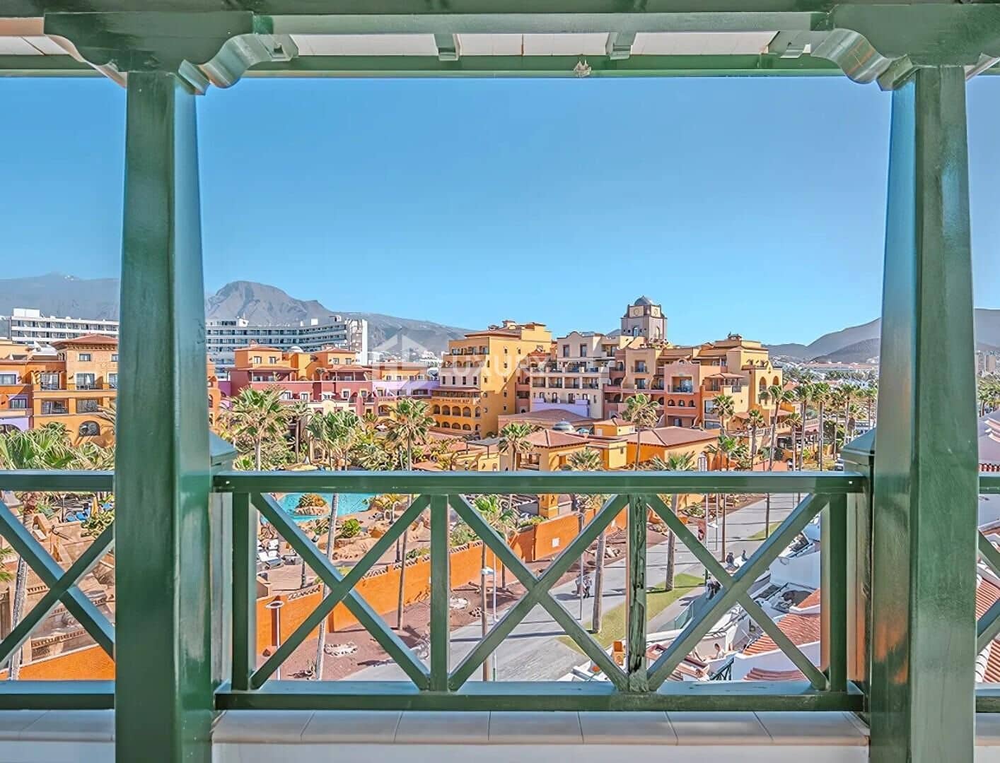 2 sovrum Takvåning till salu i Playa de las Americas med pool - 1 680 000 € (Ref: 9347669)