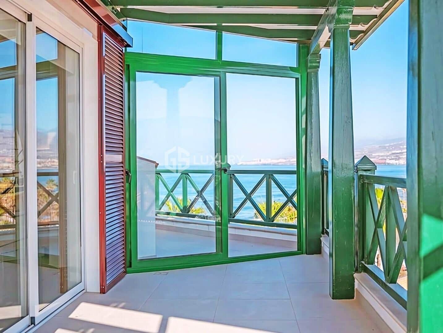 2 sovrum Takvåning till salu i Playa de las Americas med pool - 1 680 000 € (Ref: 9347669)