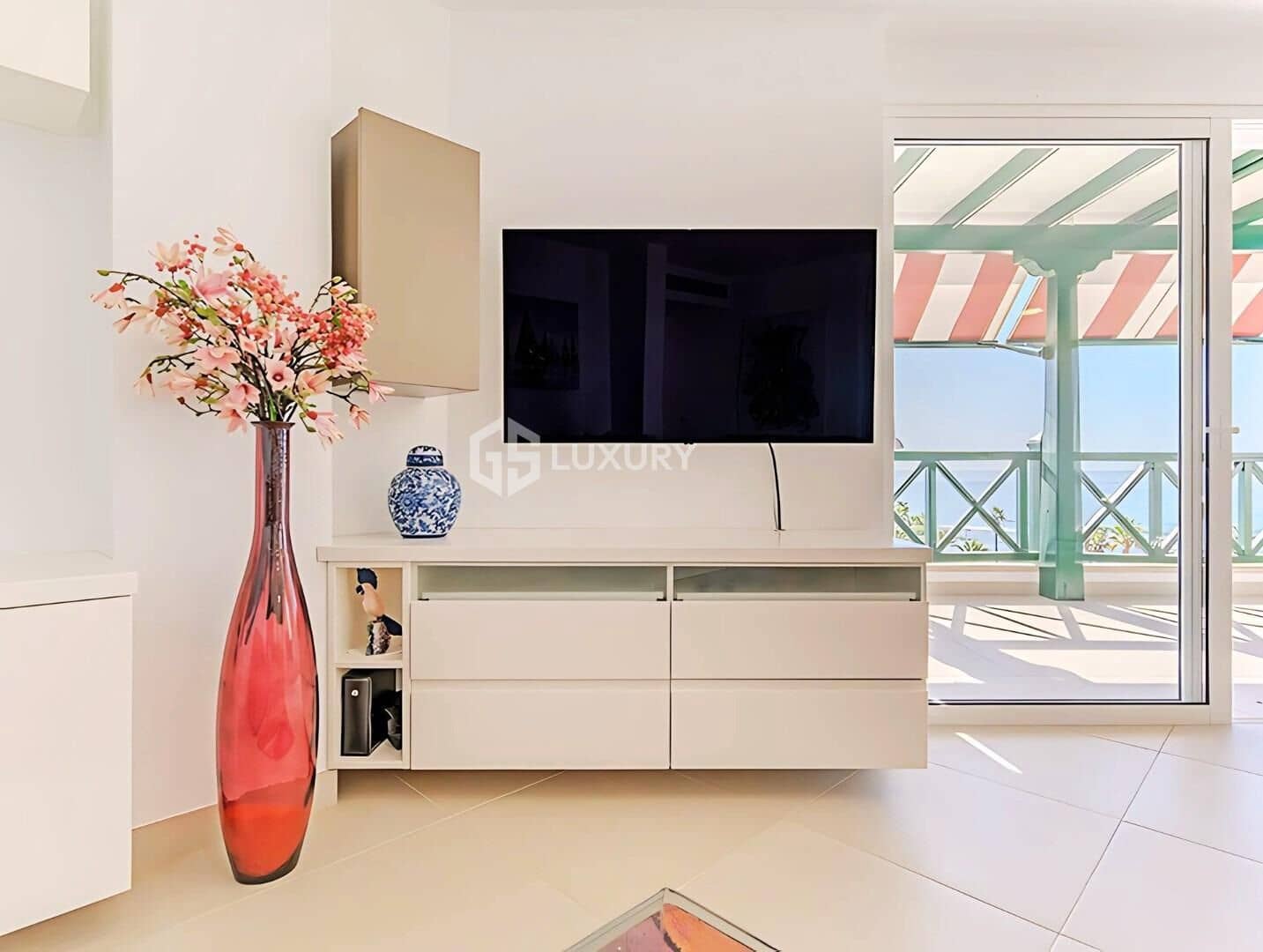 2 sovrum Takvåning till salu i Playa de las Americas med pool - 1 680 000 € (Ref: 9347669)