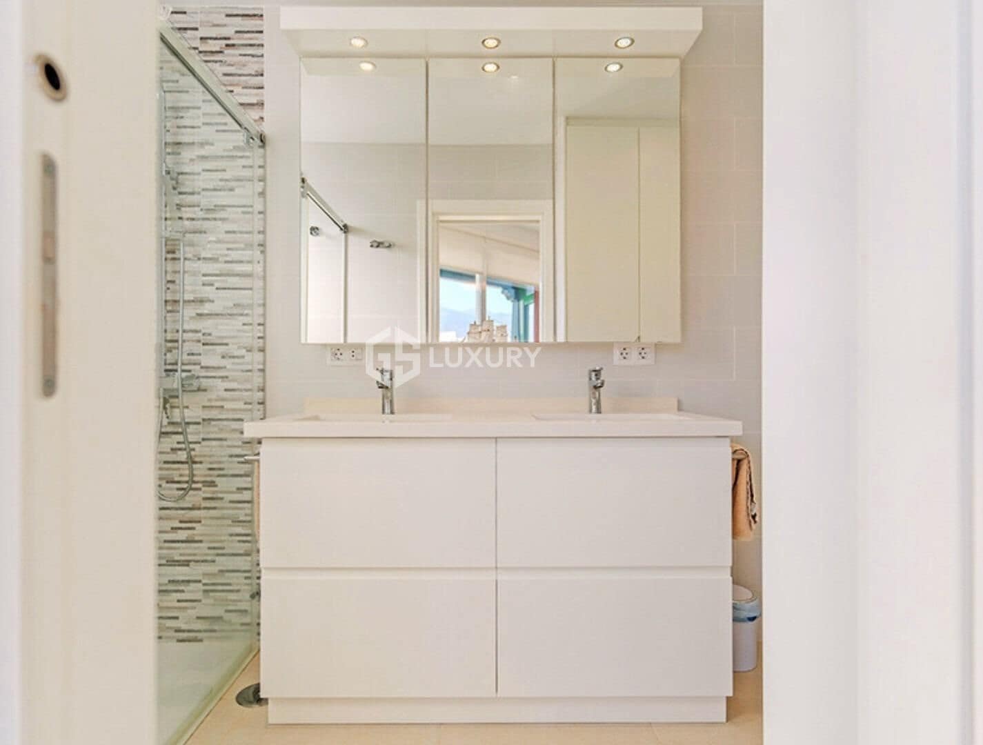 2 sovrum Takvåning till salu i Playa de las Americas med pool - 1 680 000 € (Ref: 9347669)