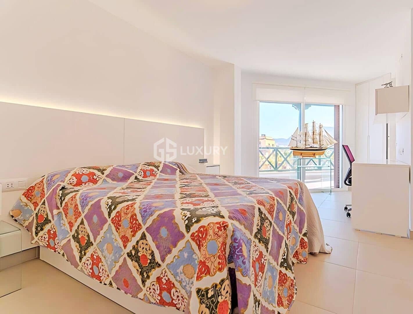 2 sovrum Takvåning till salu i Playa de las Americas med pool - 1 680 000 € (Ref: 9347669)