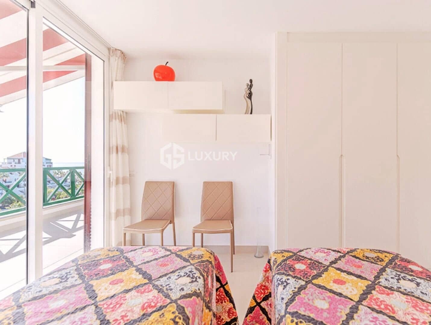 2 sovrum Takvåning till salu i Playa de las Americas med pool - 1 680 000 € (Ref: 9347669)