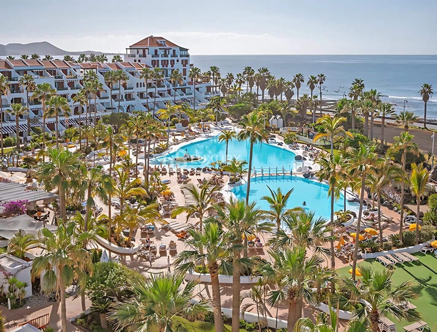 2 sovrum Takvåning till salu i Playa de las Americas med pool - 1 680 000 € (Ref: 9347669)